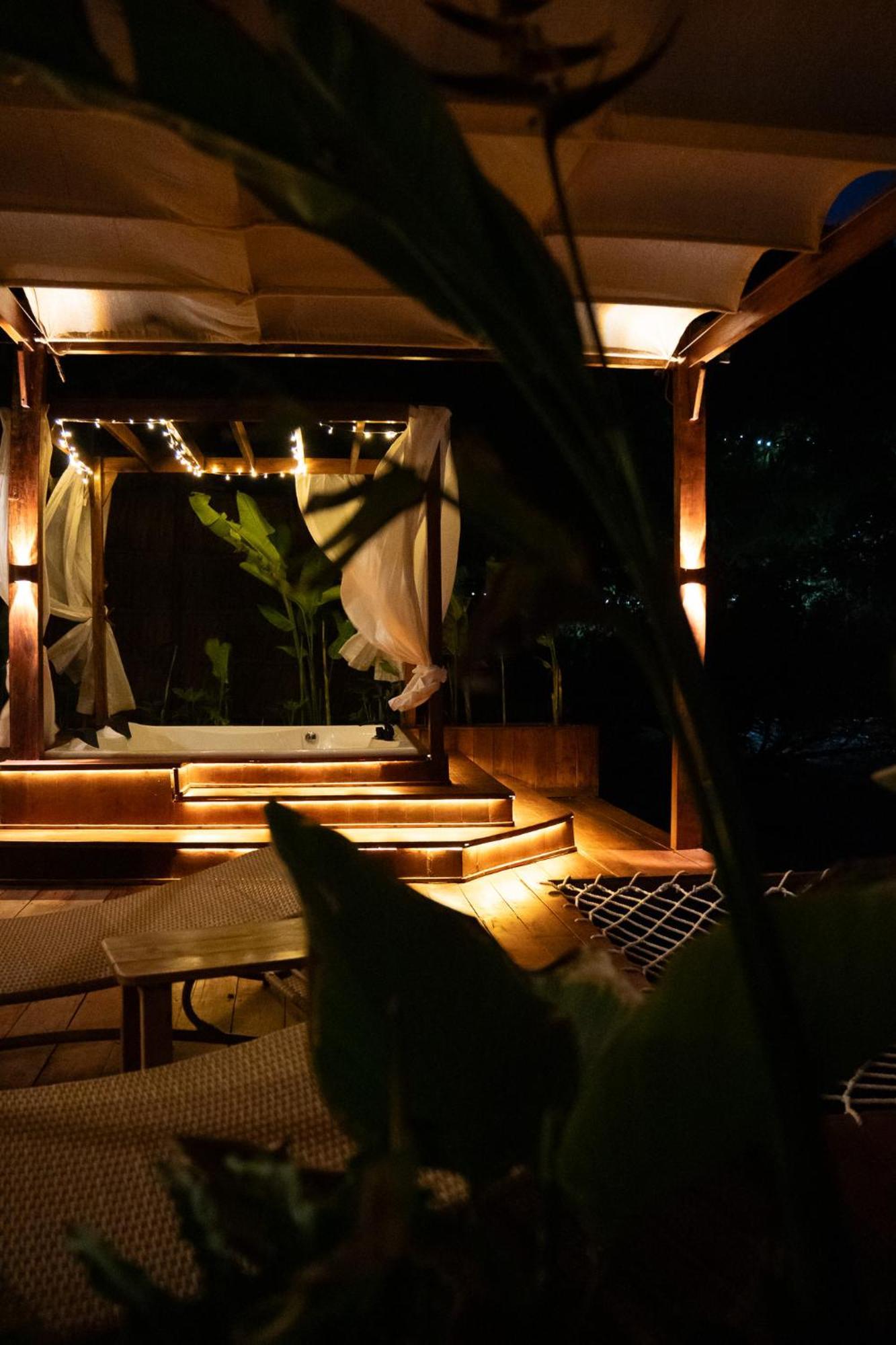 Beachfront Luxury Dome Villas - Gamat Bay Resort Nusa Penida Eksteriør bilde