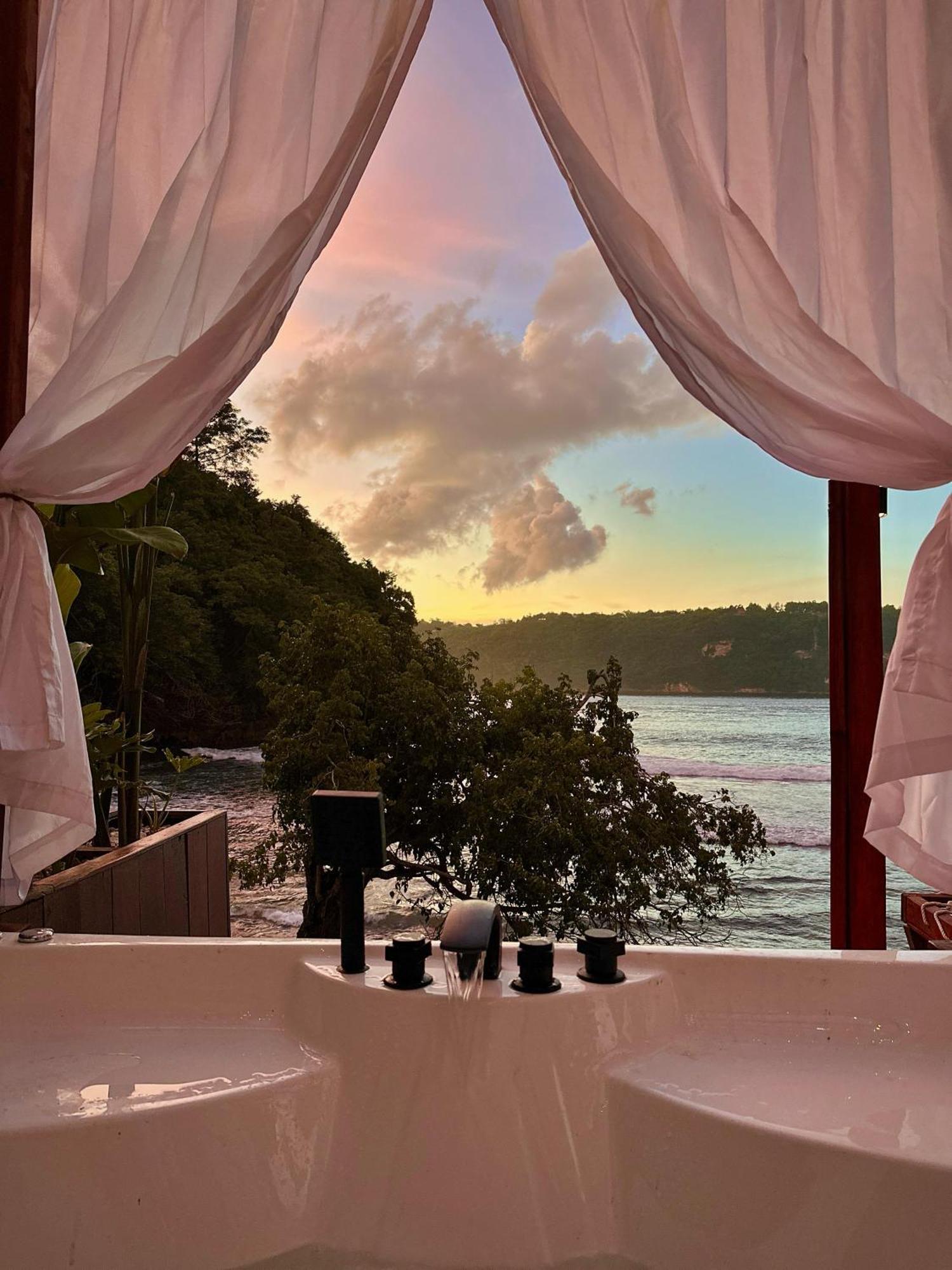 Beachfront Luxury Dome Villas - Gamat Bay Resort Nusa Penida Eksteriør bilde