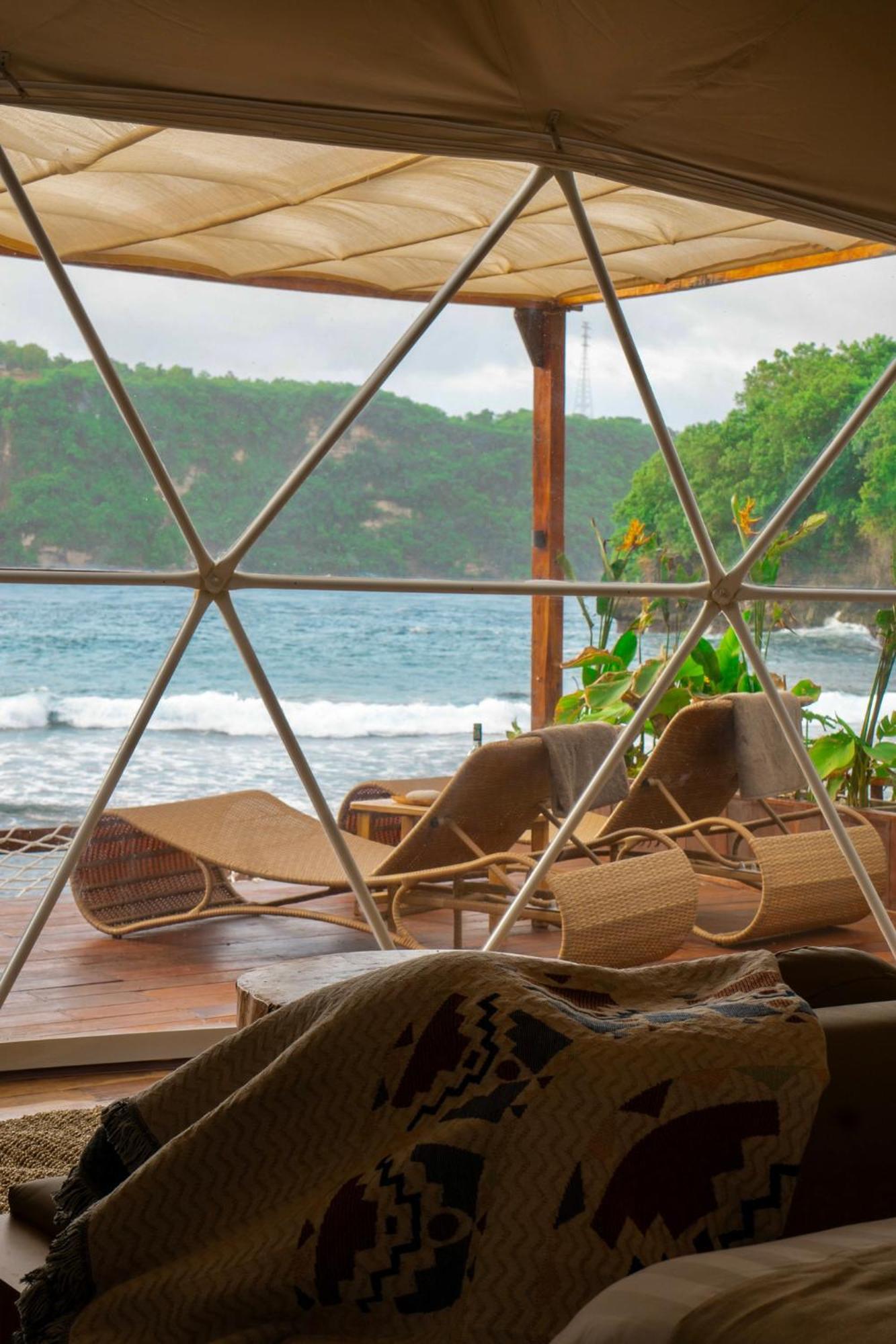 Beachfront Luxury Dome Villas - Gamat Bay Resort Nusa Penida Eksteriør bilde