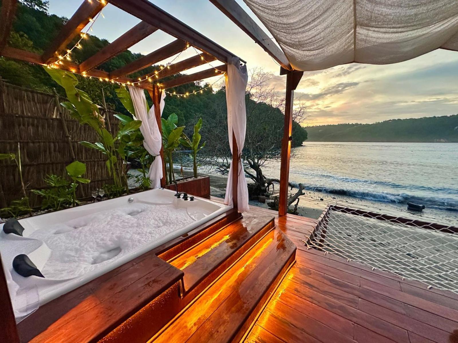 Beachfront Luxury Dome Villas - Gamat Bay Resort Nusa Penida Eksteriør bilde
