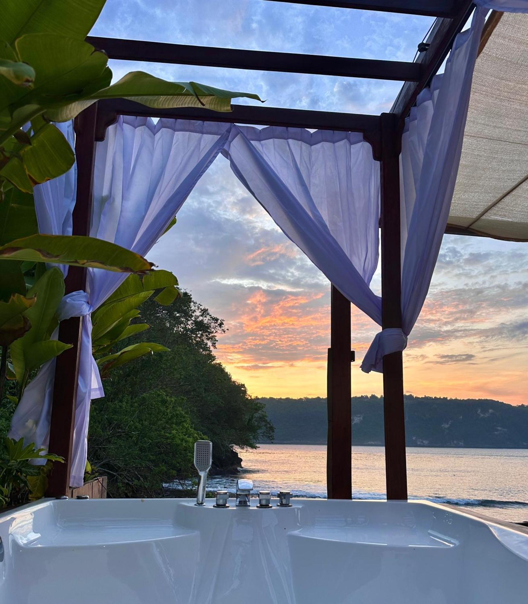 Beachfront Luxury Dome Villas - Gamat Bay Resort Nusa Penida Rom bilde