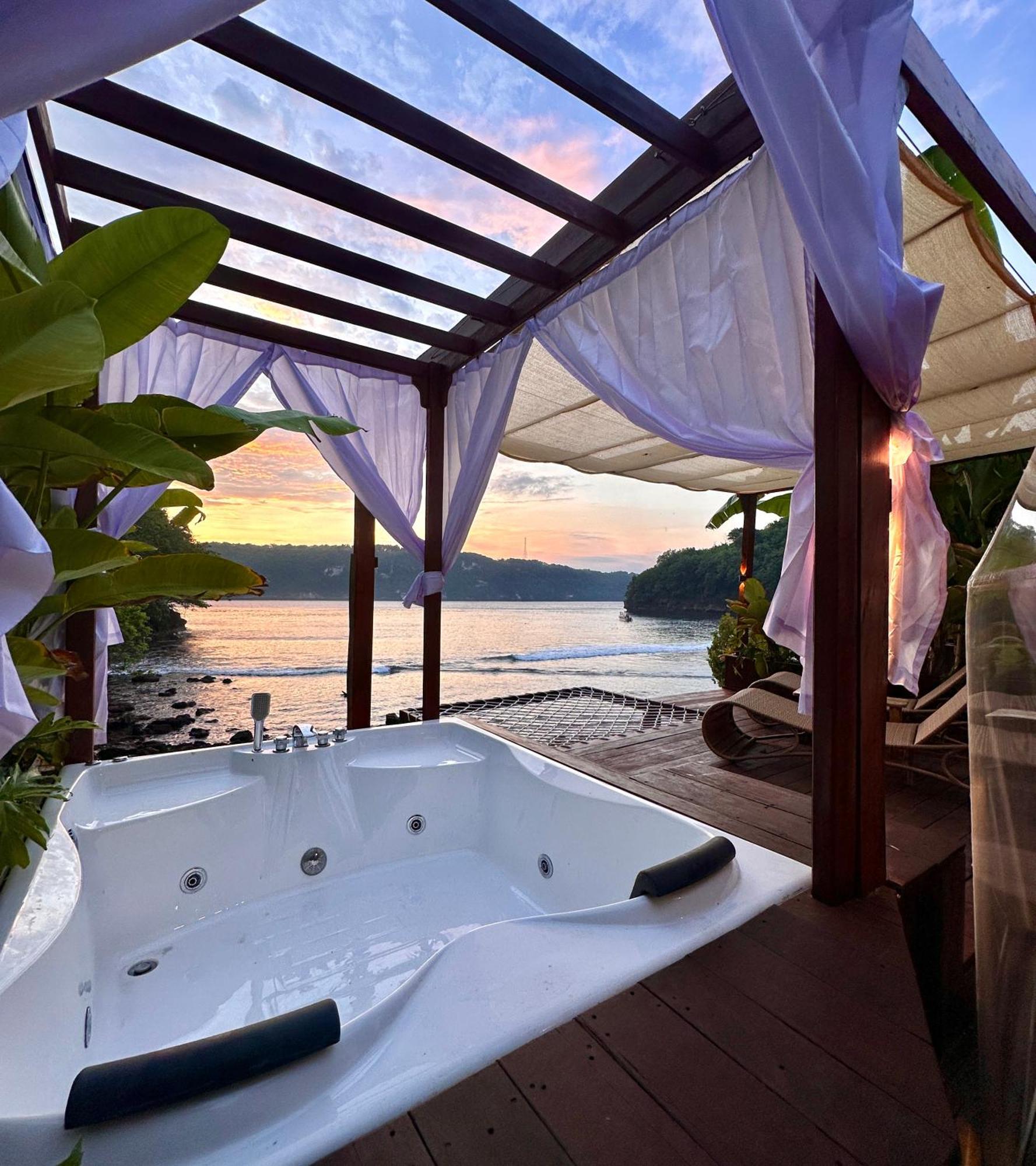 Beachfront Luxury Dome Villas - Gamat Bay Resort Nusa Penida Eksteriør bilde